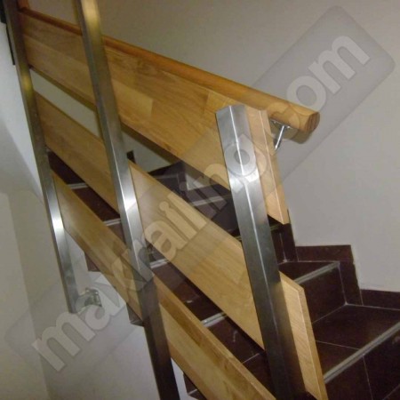 Парапет от инокс и дърво